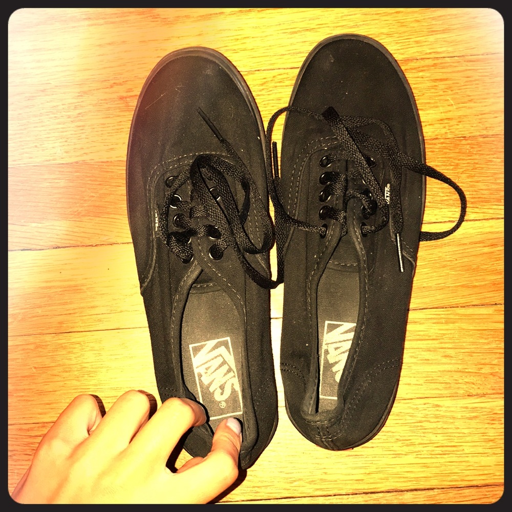 Black Women’s size 9 vans!!